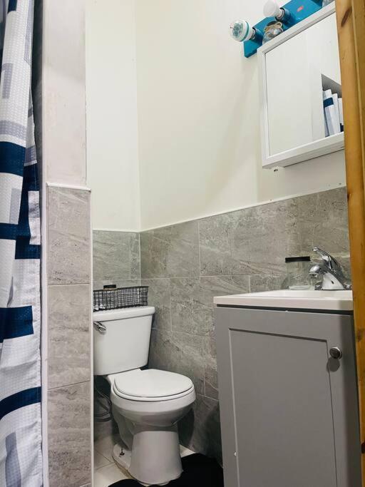 Cozy Studio Staycation - Brooklyn Close To Train Stations ニューヨーク エクステリア 写真